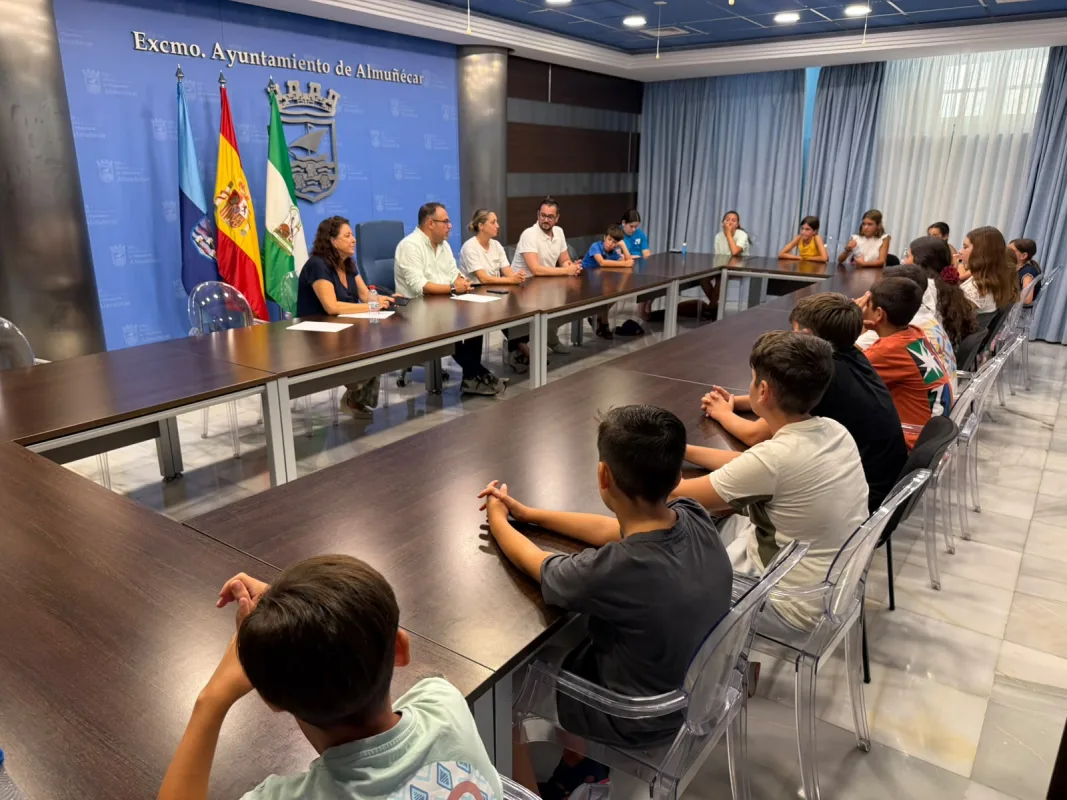 Casi una treintena de jóvenes del CLIA trasladan al alcalde sus propuestas para mejorar Almuñécar y La Herradura - Costa Directo