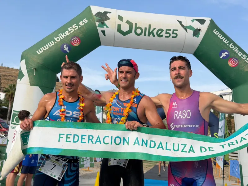 Cardona y Estévez ganan el Campeonato de Andalucía de Triatlón Cros - Costa Directo