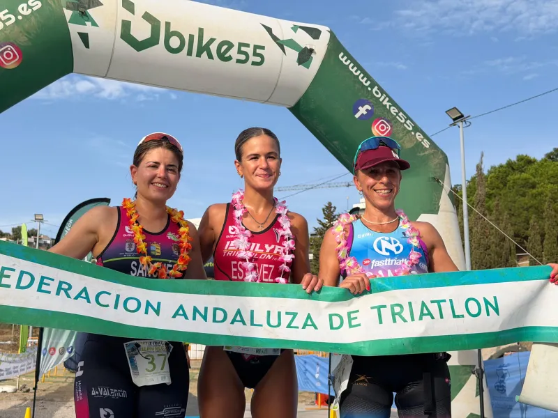 Cardona y Estévez ganan el Campeonato de Andalucía de Triatlón Cros - Costa Directo