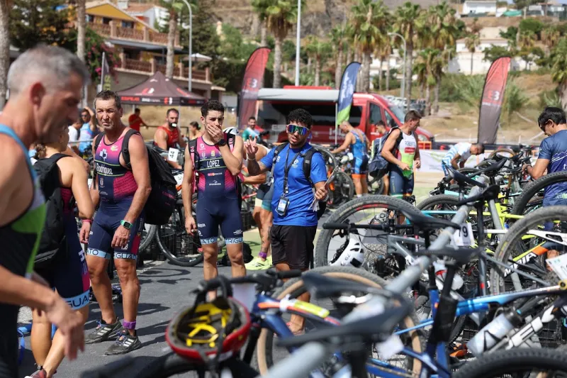 Cardona y Estévez ganan el Campeonato de Andalucía de Triatlón Cros - Costa Directo