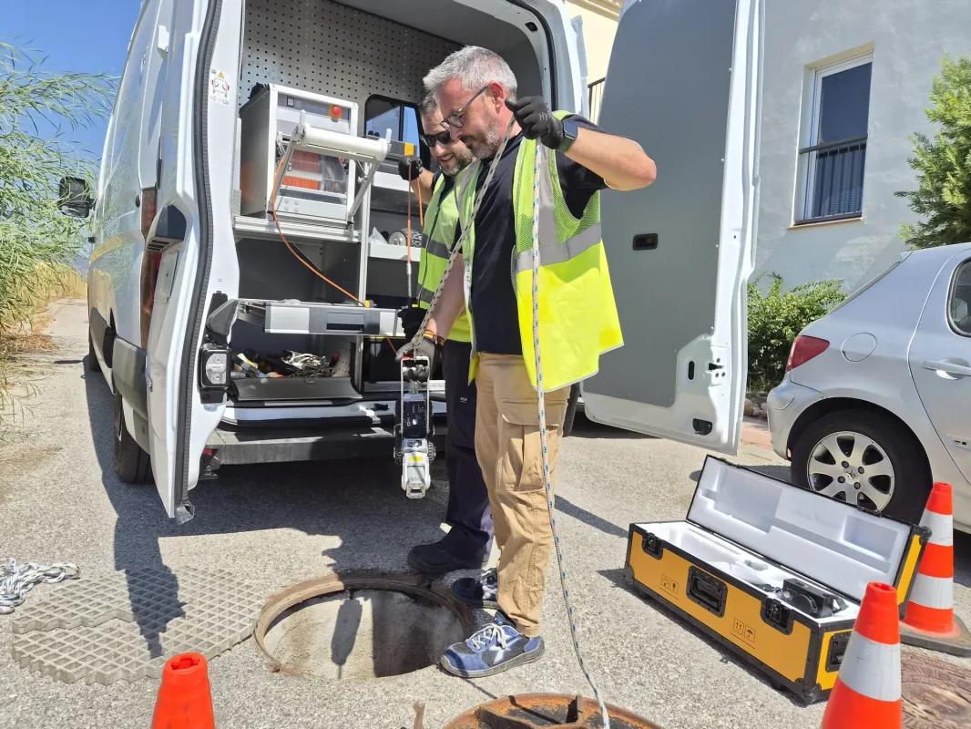 Mancomunidad de la Costa Tropical renueva la inspección de saneamiento con un vehículo eléctrico