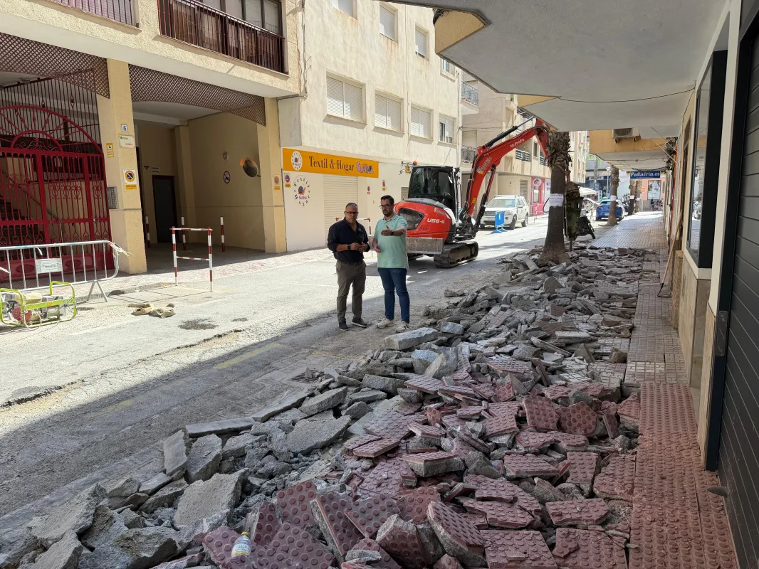 La renovación de la calle Torres Quevedo impulsa la movilidad en Almuñécar - Costa Directo