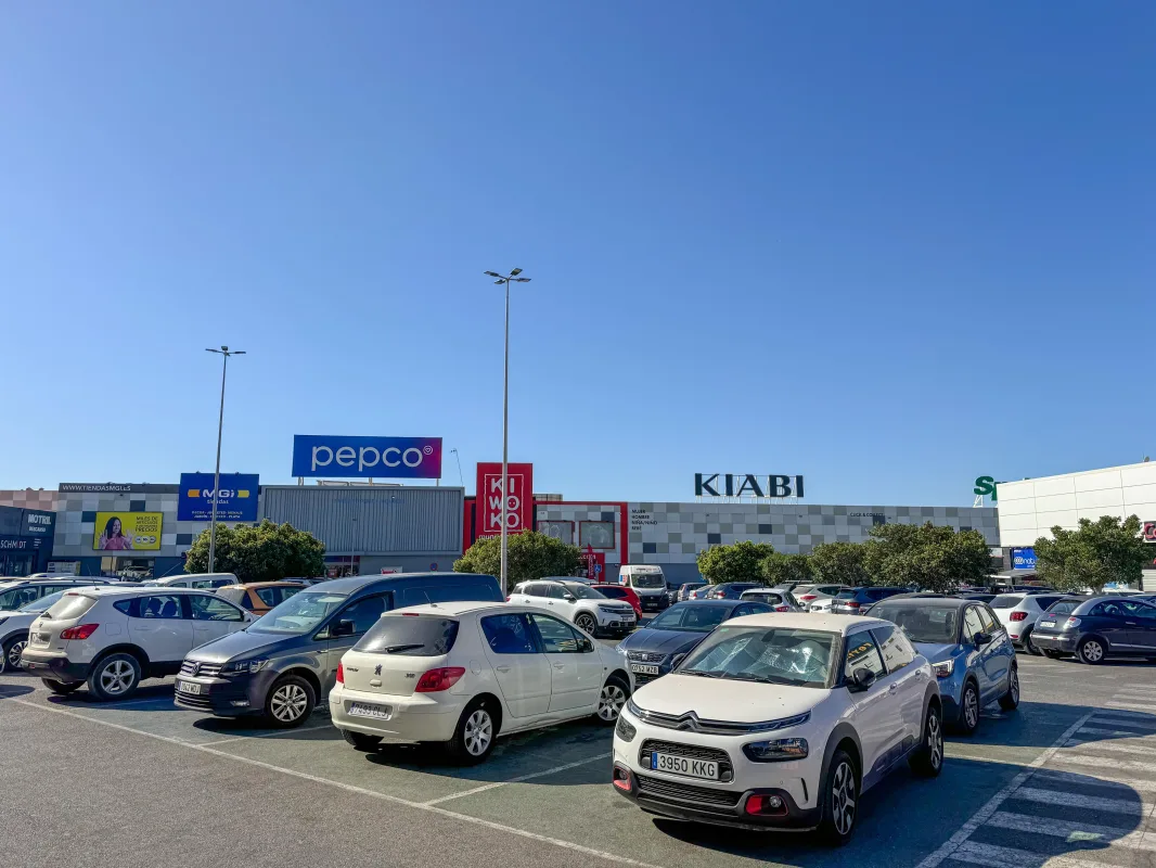 Motril exige a propietarios la limpieza del Retail Park - Costa Directo