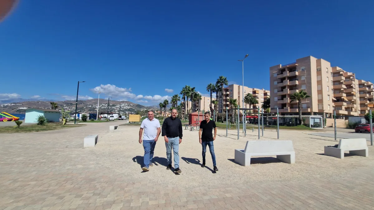 Salobreña finaliza la peatonalización del paseo marítimo