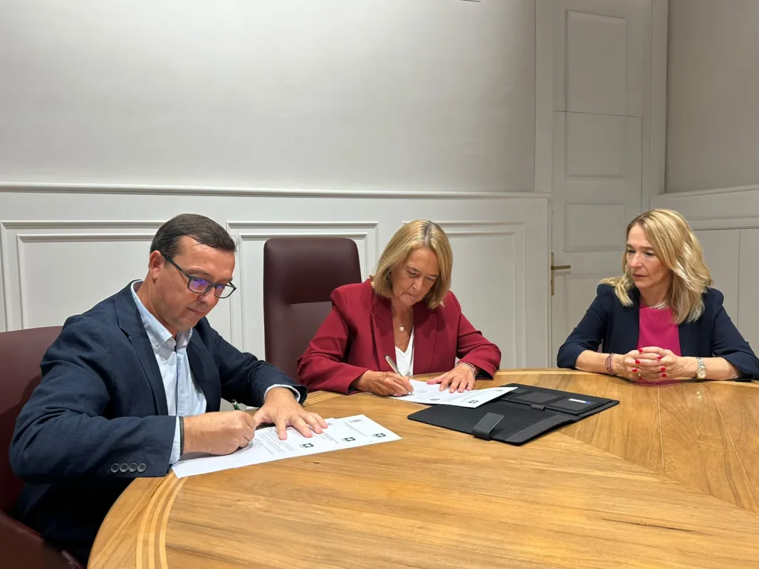 Motril renueva un convenio con Caja Rural para preservar la memoria del azúcar - Costa Directo
