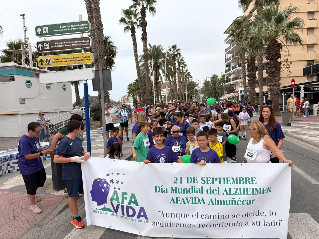 Almuñécar acoge una marcha solidaria contra el Alzheimer con éxito