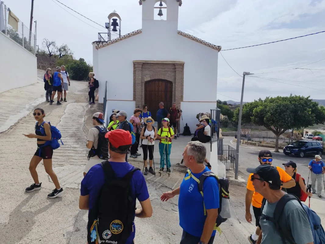 Los senderistas de Almuñécar conquistan los paisajes de Berja y Darrícal - Deportes - Costa Directo