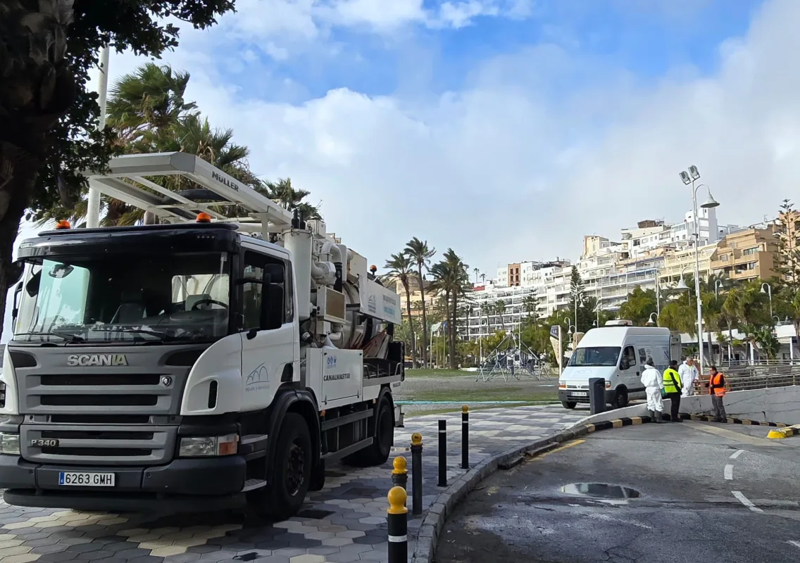La Mancomunidad intensifica la limpieza de imbornales ante las lluvias - Costa Directo