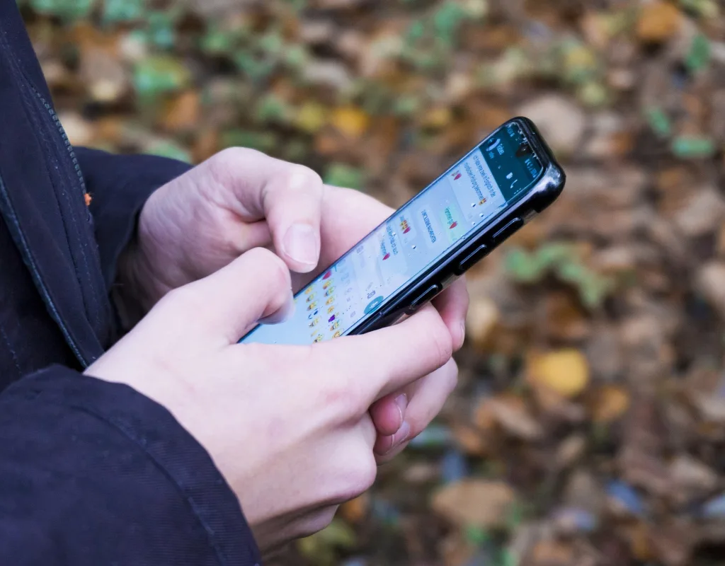 Alerta por una nueva estafa de WhatsApp basada en un falso concurso de baile - Costa Directo
