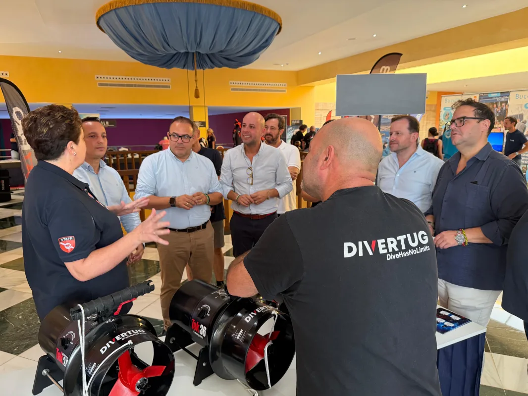 Almunecar inaugura el primer Salon del Mar con treinta expositores - Costa Directo