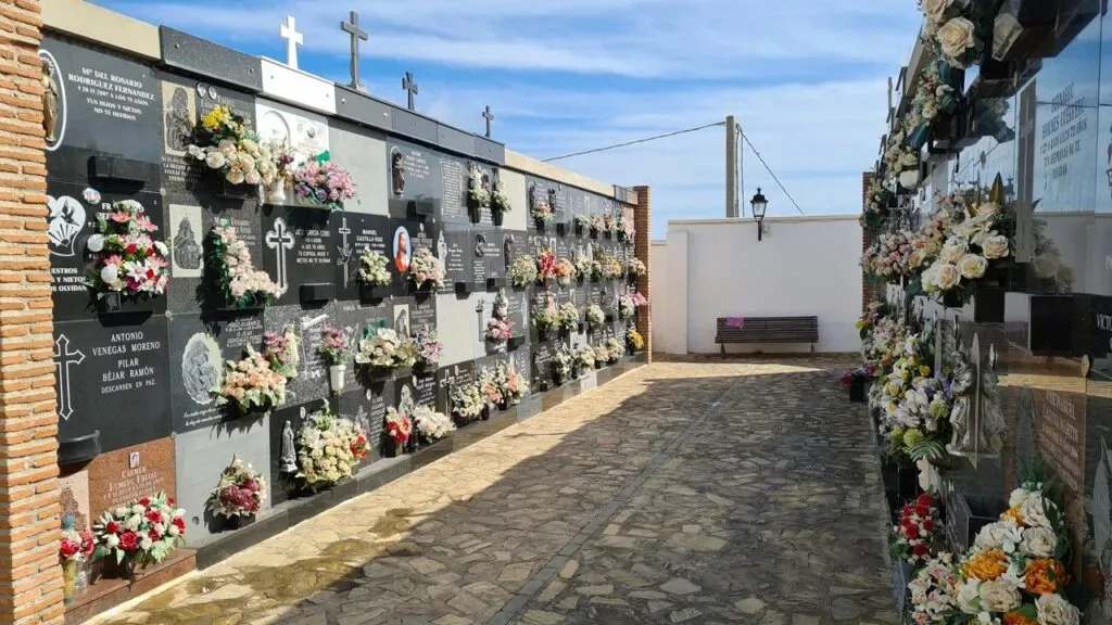 El Ayuntamiento de Salobreña prohíbe el agua en el camposanto - Costa Directo