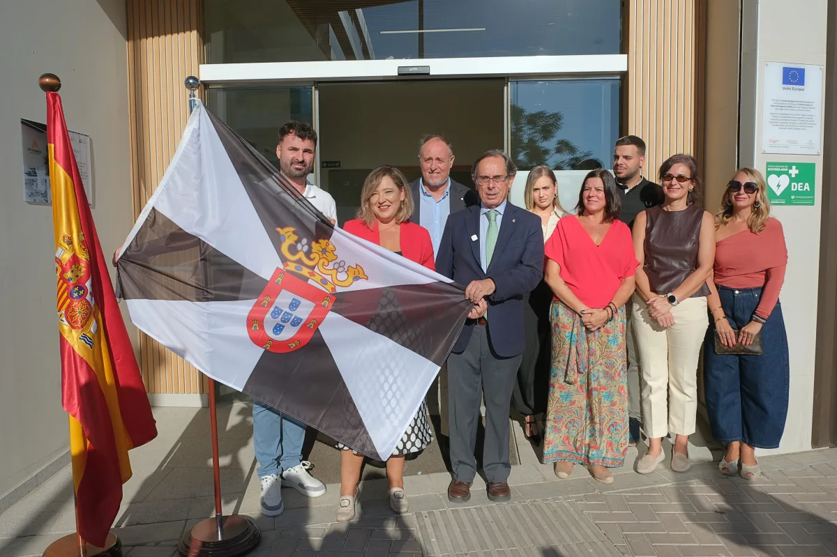 La Cámara de Comercio de Motril iza la bandera de Ceuta en apoyo a su tejido empresarial