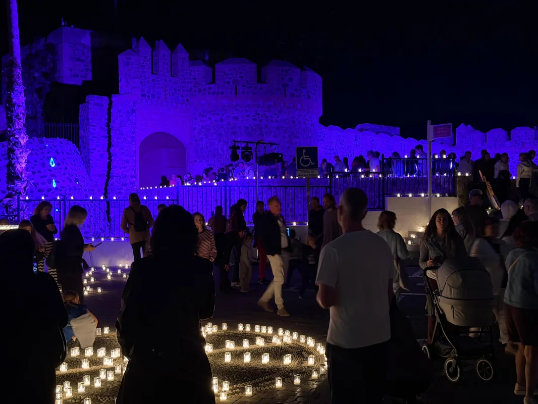 Más de diez mil velas iluminan el casco histórico de Almuñécar - Costa Directo