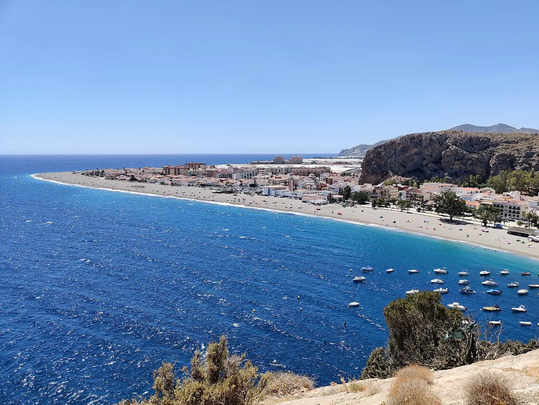 La Guardia Civil investiga el hallazgo de un cadáver en Calahonda - Costa Directo