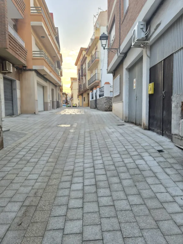 Motril y la Mancomunidad culminan la reforma de la calle Puerta Granada