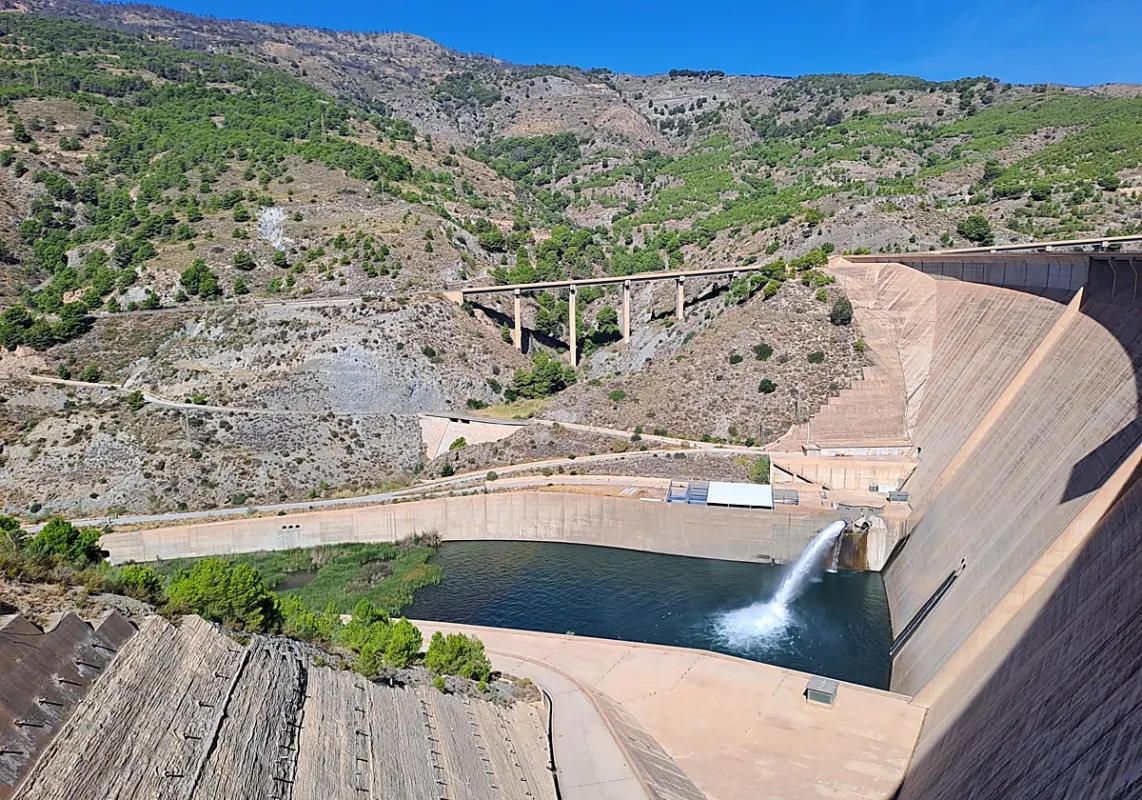 La presa de Rules arranca su producción eléctrica en Vélez - Costa Directo
