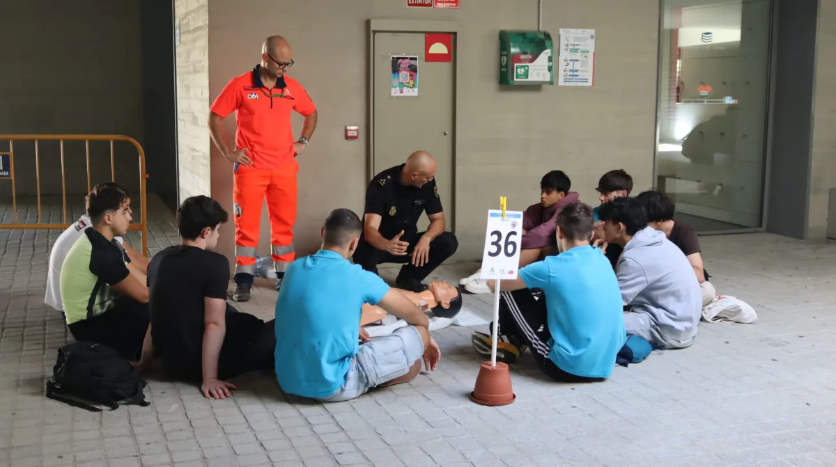 El servicio de emergencias sanitarias instruye a más de dos mil escolares - Costa Directo