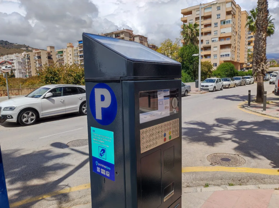 Se suspende la zona azul en los paseos marítimos de Almuñécar y La Herradura - Costa Directo