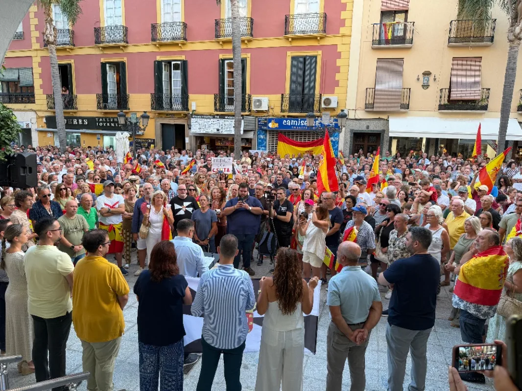 Almuñécar se une a Ceuta con una masiva concentración - Costa Directo