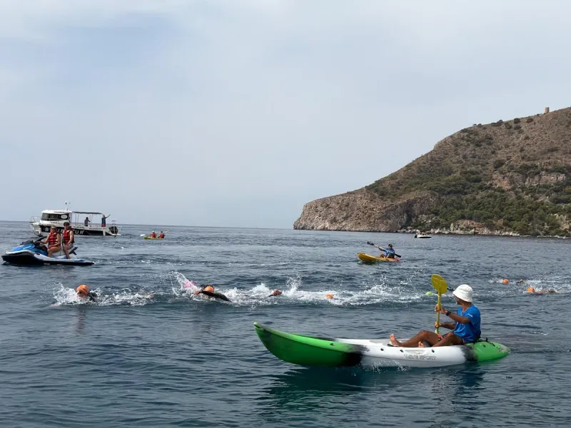 Sergio Cáceres y Elena Rodríguez triunfan en la Travesía de La Herradura - Costa Directo