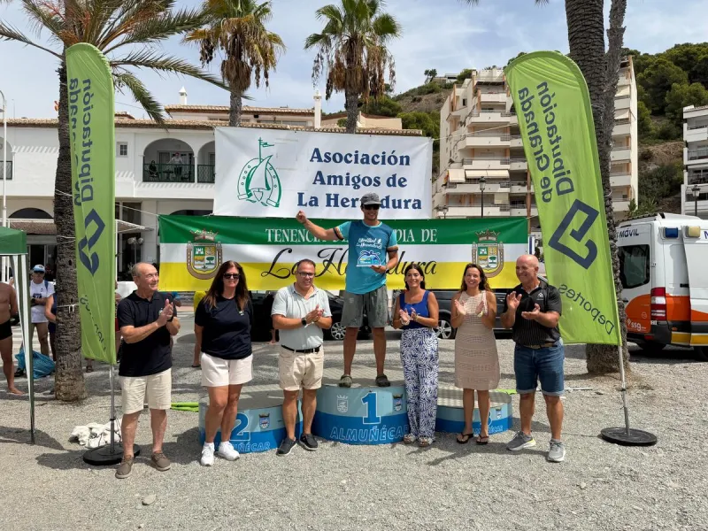 Sergio Cáceres y Elena Rodríguez triunfan en la Travesía de La Herradura - Costa Directo