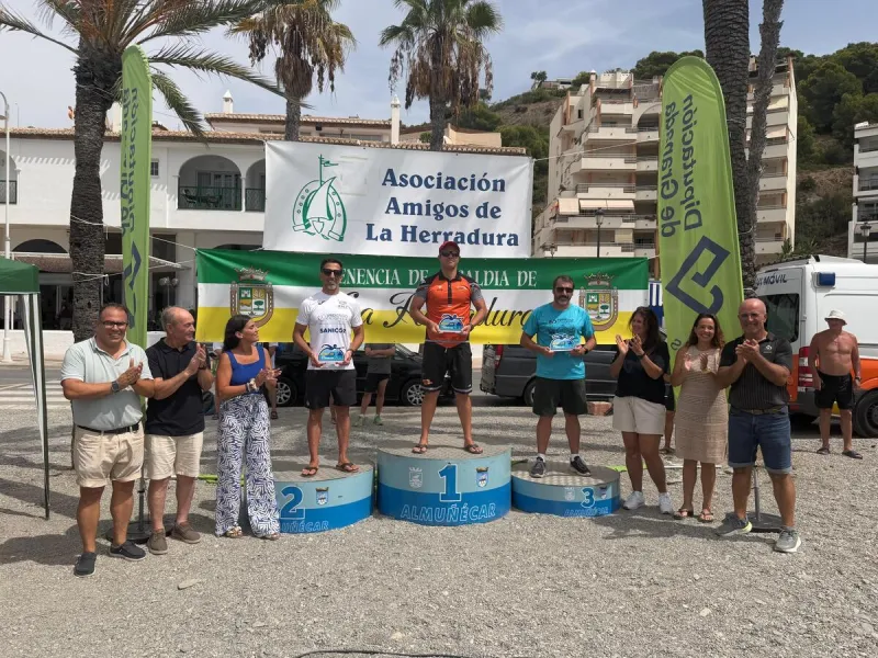 Sergio Cáceres y Elena Rodríguez triunfan en la Travesía de La Herradura - Costa Directo