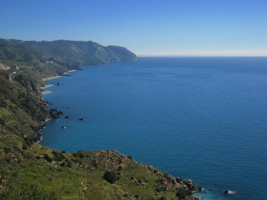 Los acantilados de Cerro Gordo, el espectacular mirador natural que enamora en la Costa Tropical - Vivir en la Costa Tropical - Costa Directo