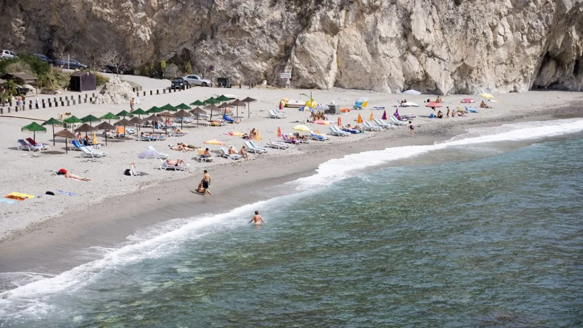 La AAPNC solicita a la Junta la señalización de la playa nudista de Cantarriján - Costa Directo
