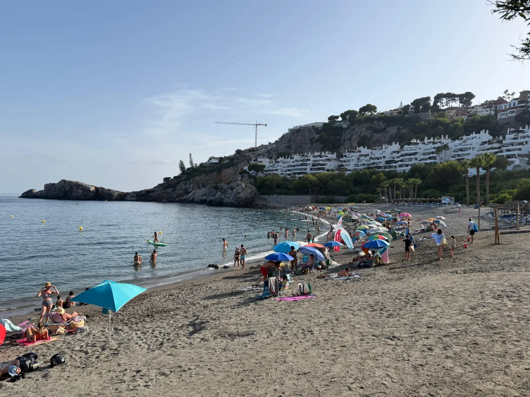 Las playas de Almuñécar y La Herradura certifican una calidad de agua óptima en agosto - Costa Directo