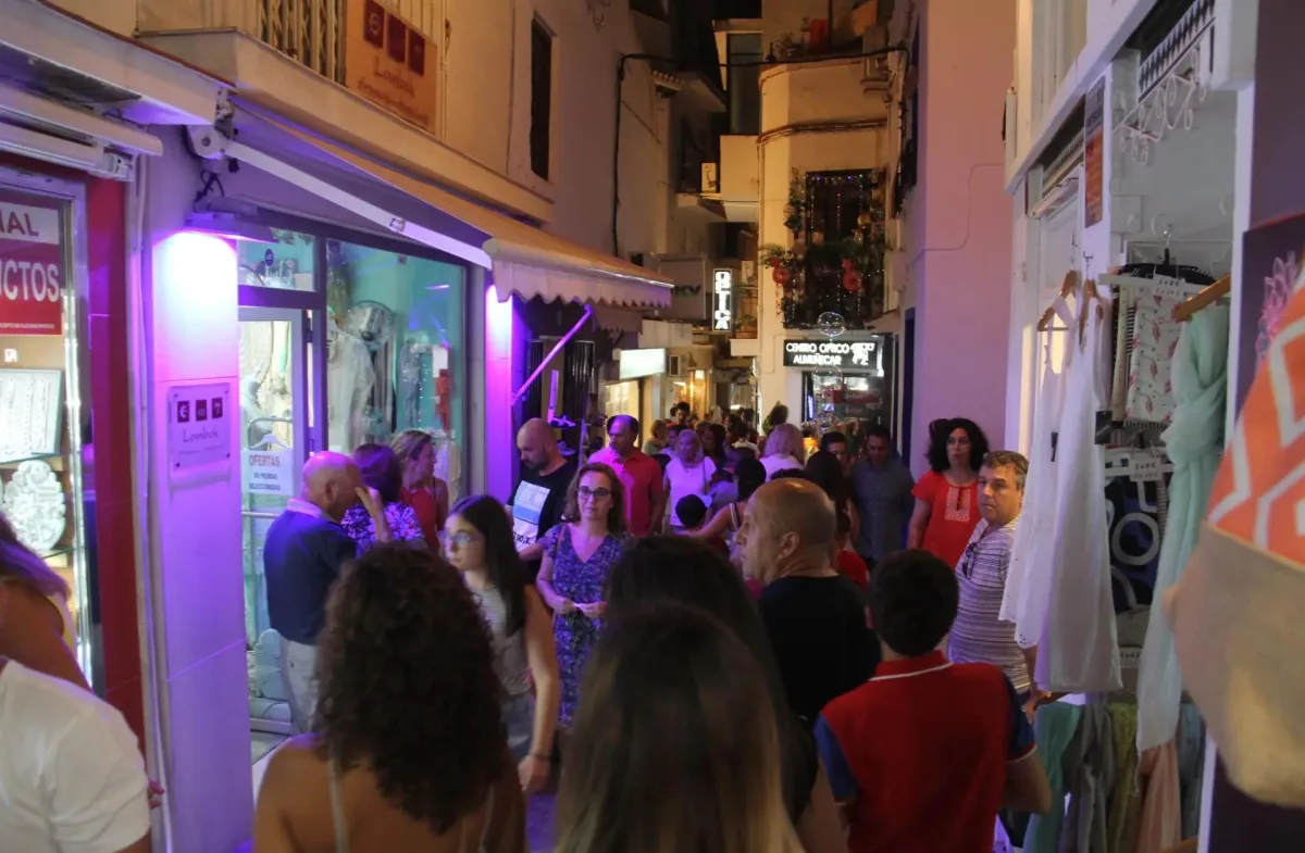 Shopping Night Almuñécar repite este sábado con seis cestas de 3.000 euros en premios para dinamizar el comercio local - Costa Directo